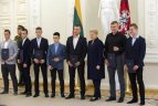 Apdovanojimų ceremonija prezidentūroje.