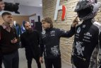 Dakaro raliui skirtos aprangos pristatymas.