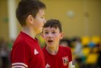 Vaikų žolės riedulio lygos U12 finalinės varžybų momentas