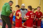 Vaikų žolės riedulio lygos U12 finalinės varžybų momentas
