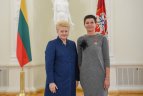 Prezidentė apdovanojo Lietuvos sportininkus ir jų trenerius.