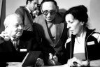 1984 04 09. Vladas Mikėnas bendrauja su Lietuvos žurnalistais.