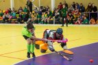 Vaikų žolės riedulio lygos U12 finalinės varžybų momentas