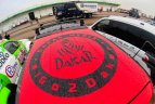 Harvo uoste į Dakarą išplukdomi automobiliai.