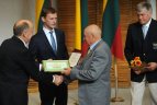 Vyriausybė apdovanojo olimpiečius.