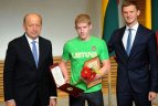 Vyriausybė apdovanojo olimpiečius.