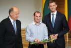 Vyriausybė apdovanojo olimpiečius.