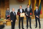 Vyriausybė apdovanojo olimpiečius.