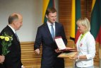 Vyriausybė apdovanojo olimpiečius.