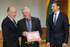 Vyriausybė apdovanojo olimpiečius.