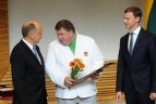 Vyriausybė apdovanojo olimpiečius.