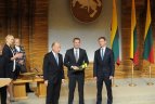Vyriausybė apdovanojo olimpiečius.