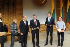 Vyriausybė apdovanojo olimpiečius.