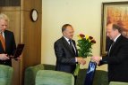 Jurgiui Kairiui įteiktas Komandoro garbės ženklas.