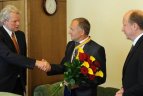 Jurgiui Kairiui įteiktas Komandoro garbės ženklas.