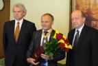 Jurgiui Kairiui įteiktas Komandoro garbės ženklas.