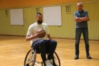 Jono Valančiūno bandymas žaisti vežimėlių krepšinį