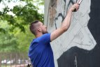 J.Valančiūnas paragavo menininko duonos.