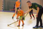 Vaikų žolės riedulio lygos U12 finalinės varžybų momentas
