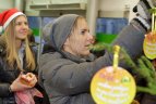 "Kibirkšties-Tichės-Iki" krepšininkės su savo gerbėjais puošė eglutę