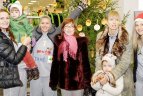 "Kibirkšties-Tichės-Iki" krepšininkės su savo gerbėjais puošė eglutę