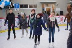 Kaune atidaryta ledo aikštelė po atviru dangumi.
