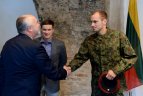 2013 08 28. KA ministras Juozas Olekas pasveikino šiuolaikinės pekniakovės pasaulio čempionus.