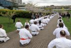 Japonijos bičiuliai, karate meistrai Vilniuje pažymėjo sakurų žydėjimo šventę