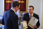 Vilniaus „Kibirkšties-VIČI-IKI“ komandos krepšininkės Vilniaus rotušėje.