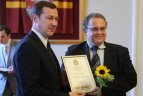Vilniaus „Kibirkšties-VIČI-IKI“ komandos krepšininkės Vilniaus rotušėje.