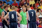 2010 08 15. Singapūras 2010. Pirmą kovą laimėjo Lietuvos jaunieji krešininkai.