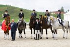 Trofėjai išjojo pas kaimynus