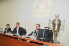 Žalgiriečiai Vilniaus miesto savivaldybei perdavė iškovotus trofėjus