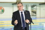 Į olimpiadą išvykstantiems plaukikams padovanotos olimpinės serijos monetos