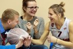 "Kibirkšties-VIČI-IKI" merginos nugalėjo vyrų komandą