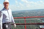 Į televizijos bokštą įkeltas simbolinis krepšys.