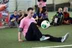 Moters dieną į futbolo aikštę išbėgo ir dėstytojos,  ir močiutės