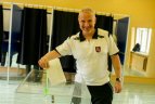 Pajūryje stovyklaujanti Lietuvos futbolo rinktinė atliko pilietinę pareigą