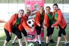 Moters dieną į futbolo aikštę išbėgo ir dėstytojos,  ir močiutės