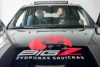 Ž.Savickas vairuos "Jeep".