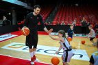Darželinukai treniravosi su "Lietuvos ryto" krepšininkais