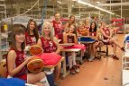 "Utenos" krepšininkės lankėsi "Utenos trikotažo" įmonėje.