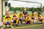 „Pažink pasaulį futbolo aikštėje.“