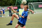 „Pažink pasaulį futbolo aikštėje.“