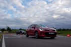 „Kia“ į žurnalistų ralį siunčia tarptautinę trijų ekipažų komandą
