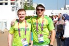 2012 07 24. Olimpiniame kaimelyje pakilo Lietuvos vėliava.