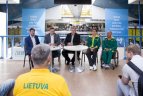 Lietuvos lengvaatlečių palydos.