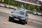 Olimpiečiai varžėsi automobilių slalomo trasoje