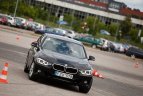 Olimpiečiai varžėsi automobilių slalomo trasoje