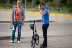 Olimpiečiai varžėsi automobilių slalomo trasoje